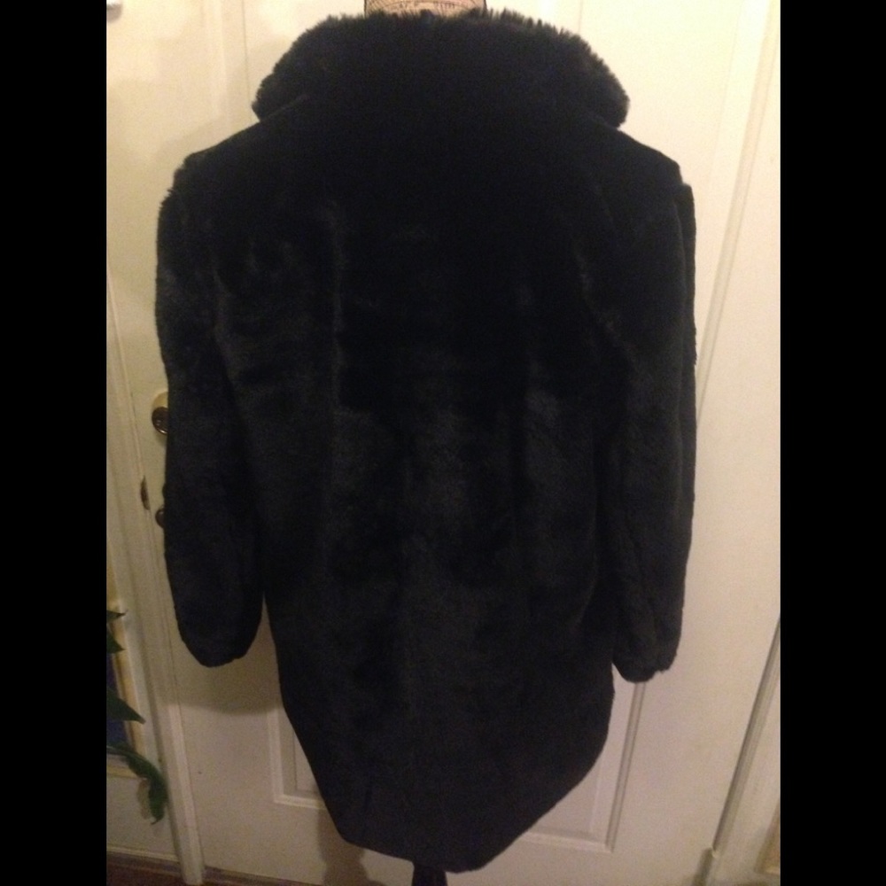 NWOT 🥳HP🥳 11/31 Elegant Black Faux Fur Jacket!!! - Picture 4 of 5